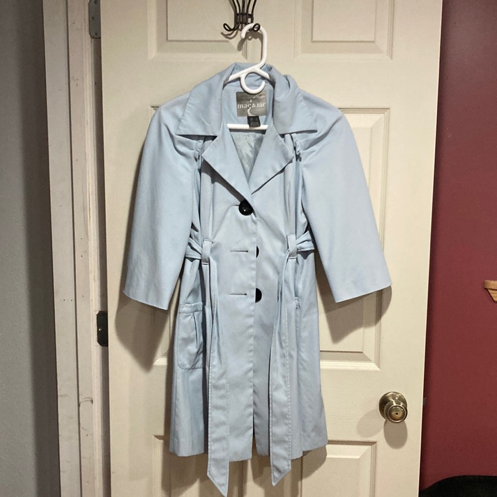 Mac & Jac spring jacket with tied waste 3 buttons and 3/4 sleeves.